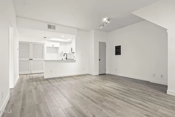 10-web-or-mls-SeaoroStudios-2065B009