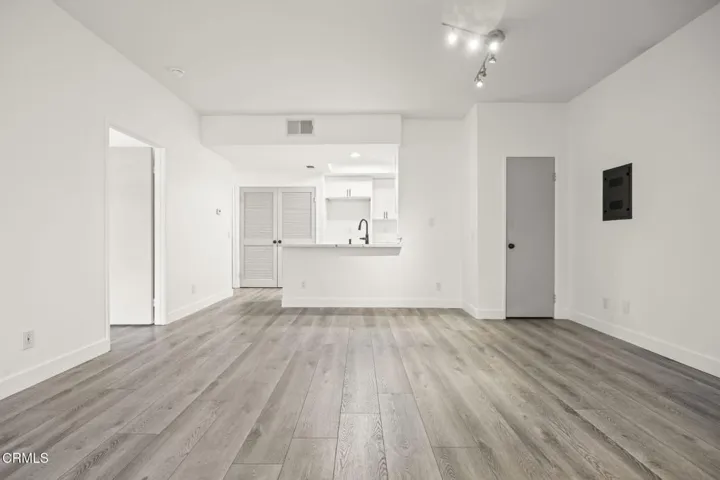 9-web-or-mls-SeaoroStudios-2065B006