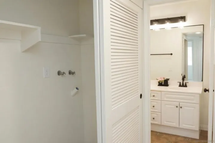 11850 Caminito Ronaldo 233, San Diego, California 92128