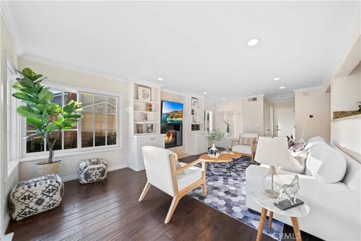 41 Hermosa, Irvine, California 92620