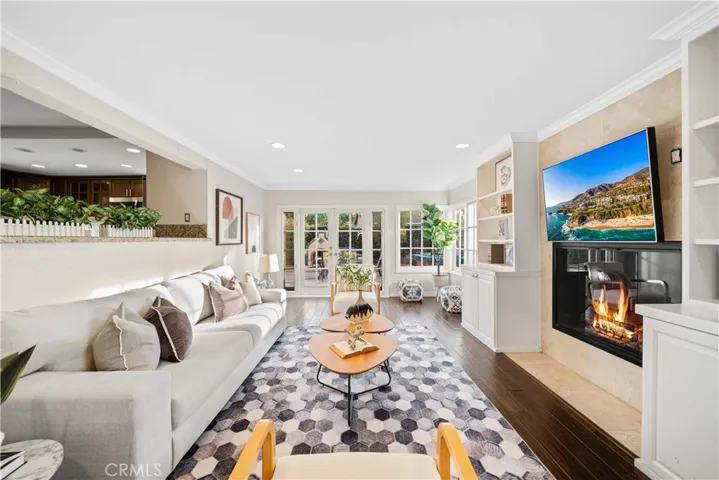 41 Hermosa, Irvine, California 92620