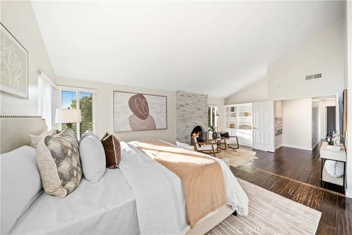 41 Hermosa, Irvine, California 92620