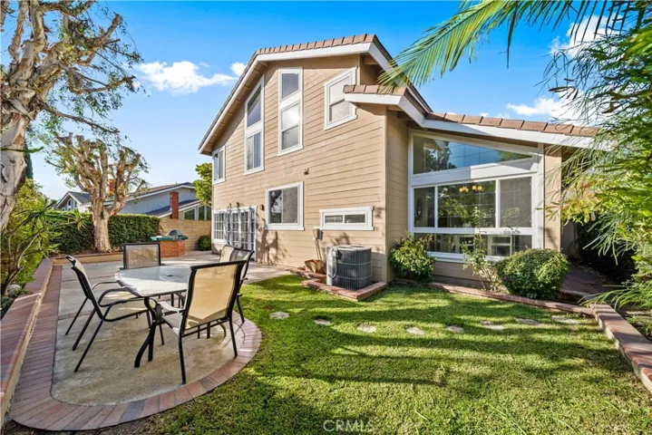 41 Hermosa, Irvine, California 92620