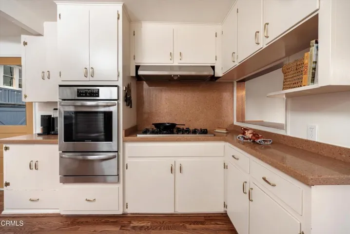 Kitchen Altenrate View