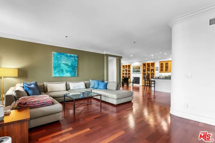850 N Croft Avenue 302, Los Angeles, California 90069