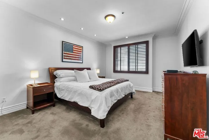 850 N Croft Avenue 302, Los Angeles, California 90069