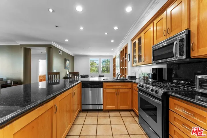 850 N Croft Avenue 302, Los Angeles, California 90069