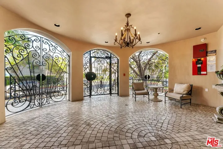 850 N Croft Avenue 302, Los Angeles, California 90069