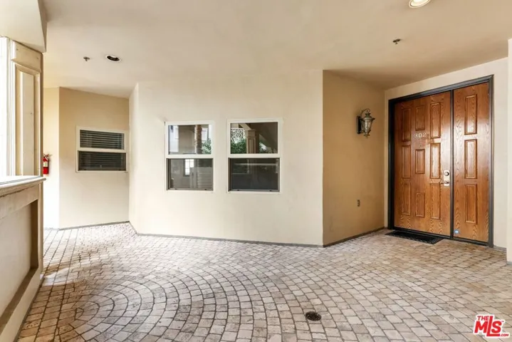 850 N Croft Avenue 302, Los Angeles, California 90069