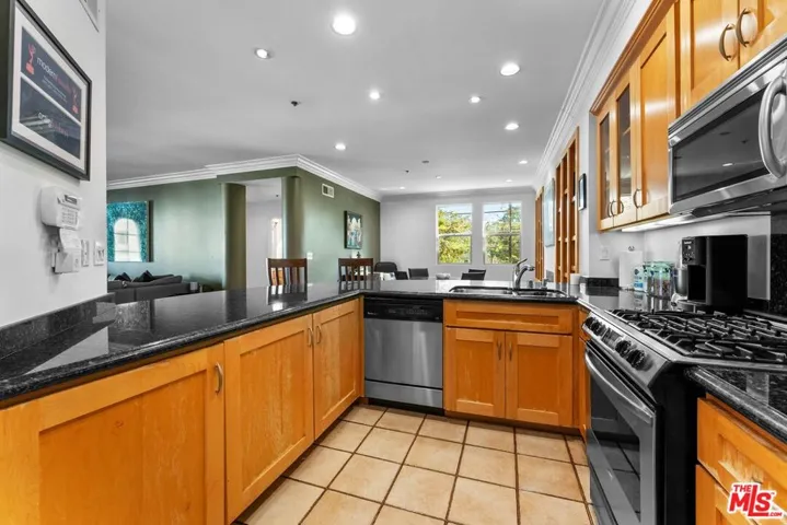 850 N Croft Avenue 302, Los Angeles, California 90069