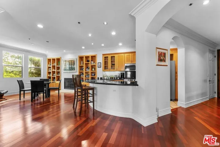 850 N Croft Avenue 302, Los Angeles, California 90069