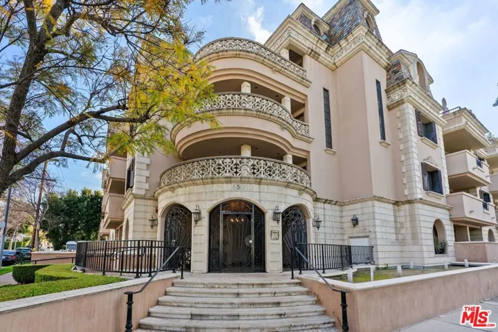 850 N Croft Avenue 302, Los Angeles, California 90069