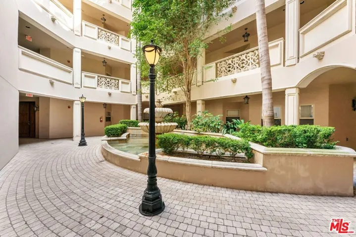 850 N Croft Avenue 302, Los Angeles, California 90069