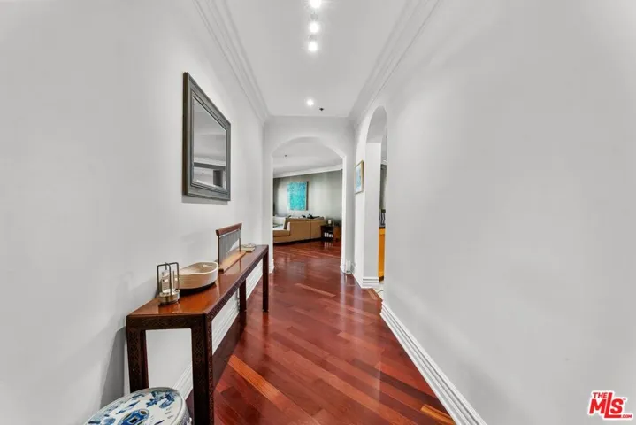 850 N Croft Avenue 302, Los Angeles, California 90069