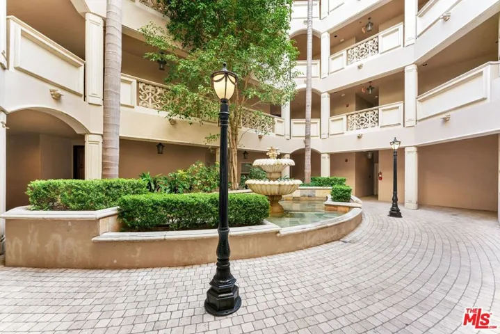 850 N Croft Avenue 302, Los Angeles, California 90069