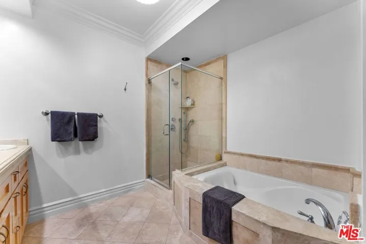 850 N Croft Avenue 302, Los Angeles, California 90069