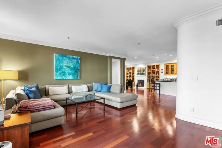 850 N Croft Avenue 302, Los Angeles, California 90069