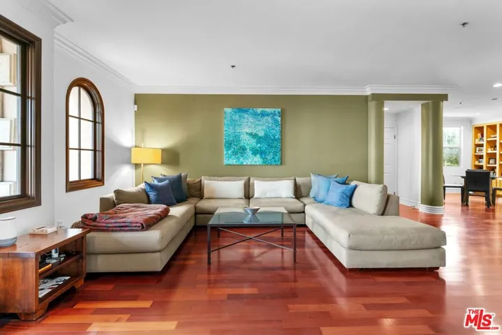 850 N Croft Avenue 302, Los Angeles, California 90069