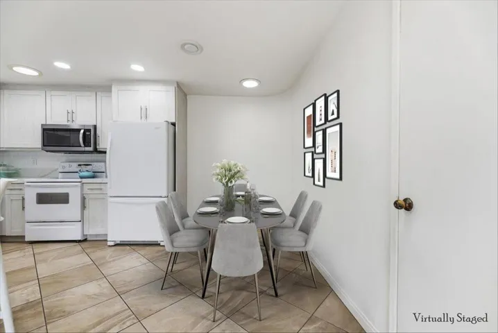25-Dining Area Staged