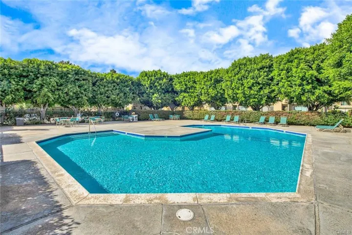 Fountain Park Resort-Style Pool