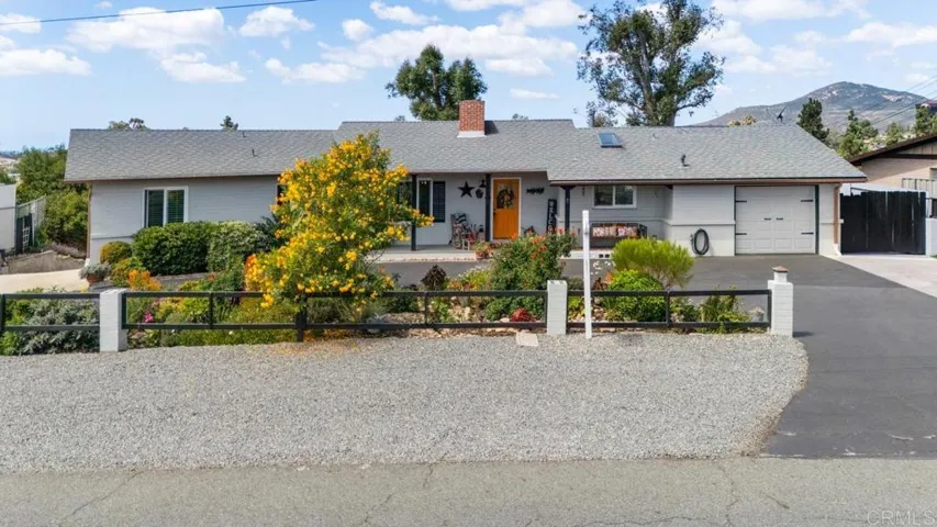 812 Sharon, El Cajon, California 92020