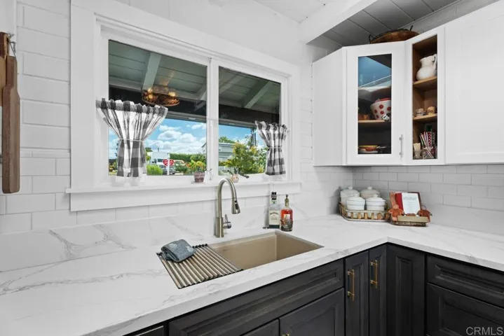 812 Sharon, El Cajon, California 92020