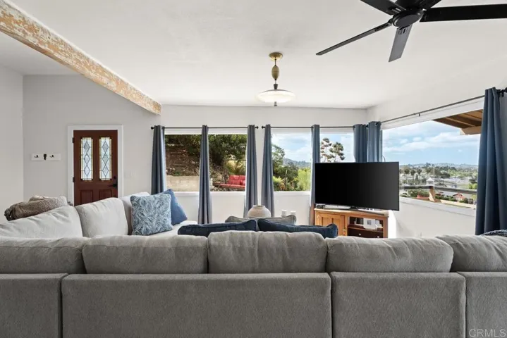 812 Sharon, El Cajon, California 92020