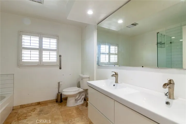 Full Bath 2