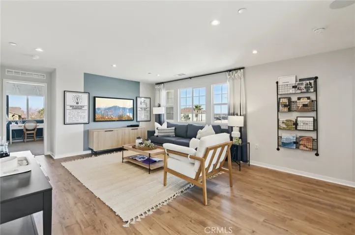 MODEL HOME