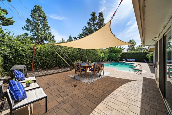 Baja-style coved seating, classic brick trim
