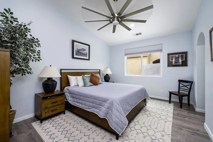 31-web-or-mls-PS_Natoma_OPMG_0426_031
