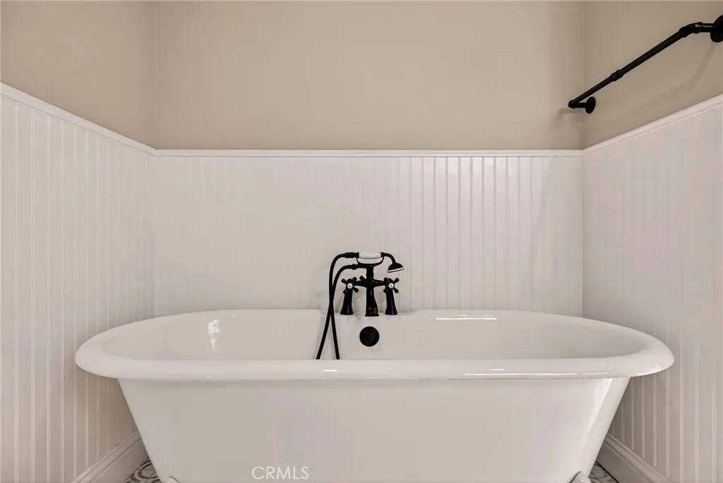 claw-foot tub