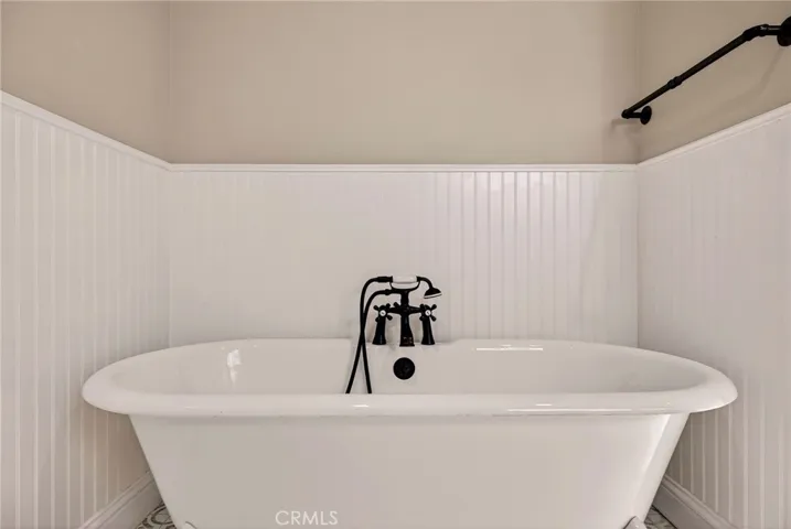 claw-foot tub