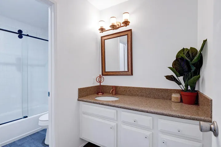 GUEST BATHROOM.jpg mls