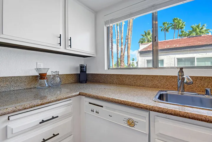 KITCHEN CONTINUED.jpg mls