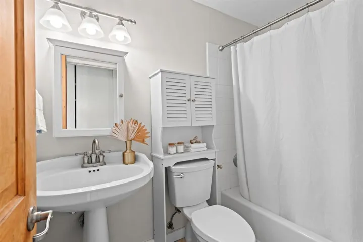 11819 Elkins, San Diego, California 92126