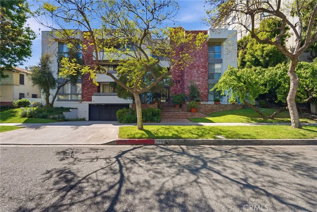 429 N Oakhurst Dr