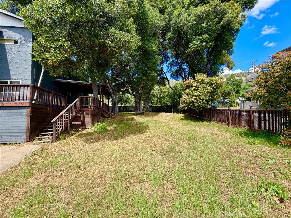 Left Side Yard looking from the lake side. Left Side Yard looking from the lake side.