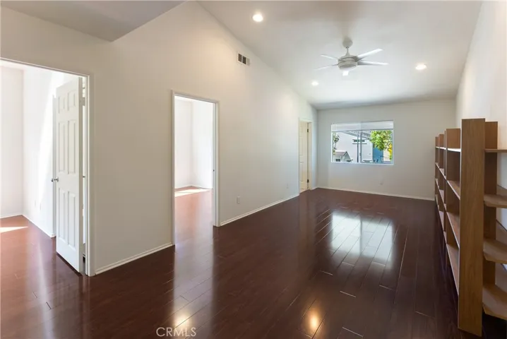 Upstairs access to 2 bedrooms both with bathrooms