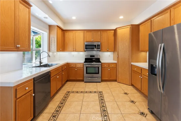 Kitchen w/stainless steel appliances
