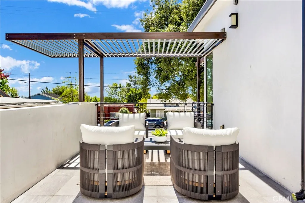 325 W Grandview Avenue, Sierra Madre, California 91024 — photo 5