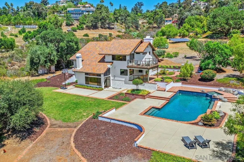 3453 Via Loma Vista