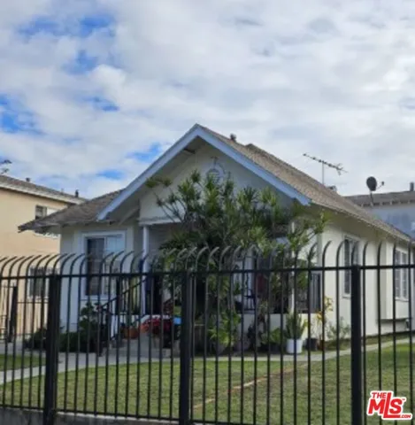 3722 S Maple Avenue, Los Angeles, California 90011