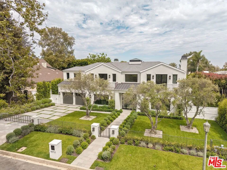 1072 Amalfi Dr