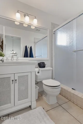 5625 Maricopa Downstairs Bath