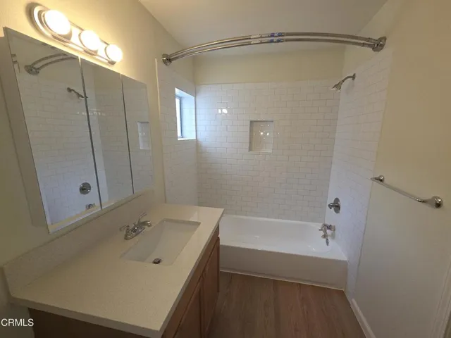 1 bathroom 2