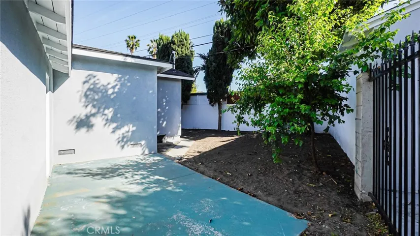 6415 Charlesworth Avenue, North Hollywood, California 91606