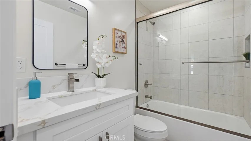 6415 Charlesworth Avenue, North Hollywood, California 91606
