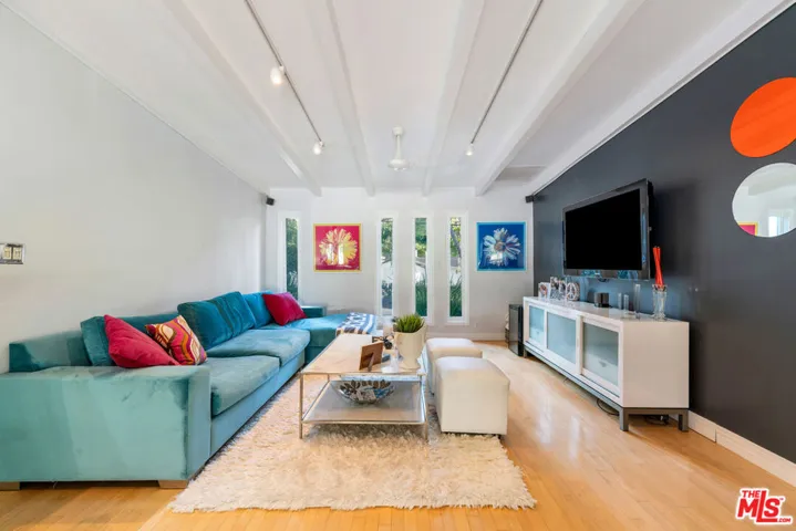 4858 Topeka Drive, Tarzana, California 91356