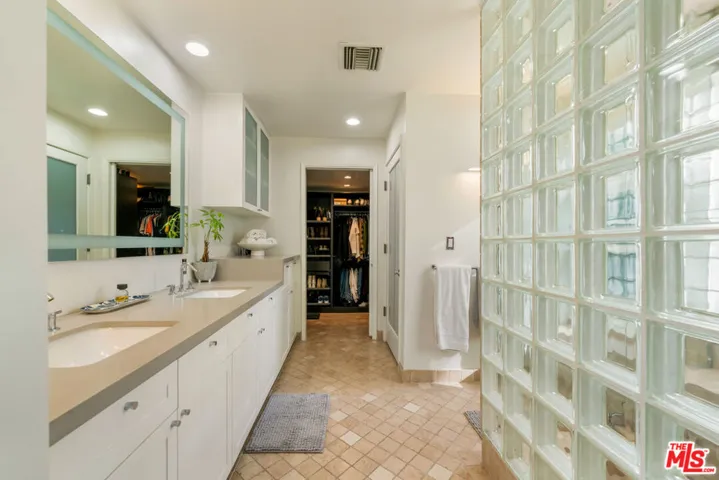 4858 Topeka Drive, Tarzana, California 91356